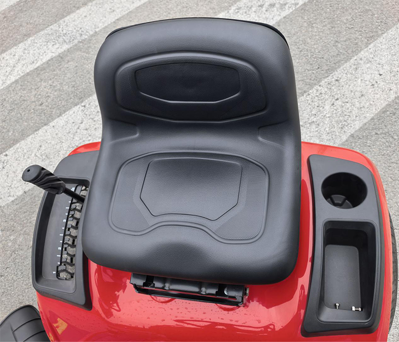 잔디깎는 기계를 타고.jpg