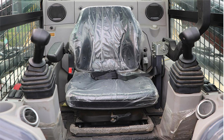 컴팩트 스키드 스티어 로더