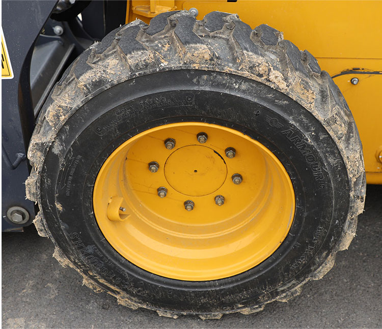 컴팩트 스키드 스티어 로더